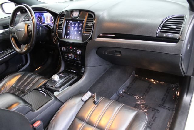 Used 2021 Chrysler 300 S RWD image 2