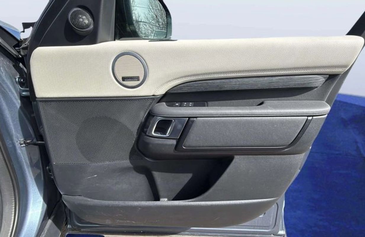 Used 2022 Land Rover Discovery HSE R-Dynamic image 18