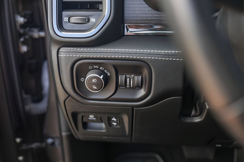 Used 2024 RAM 1500 Limited AWD/4WD image 17