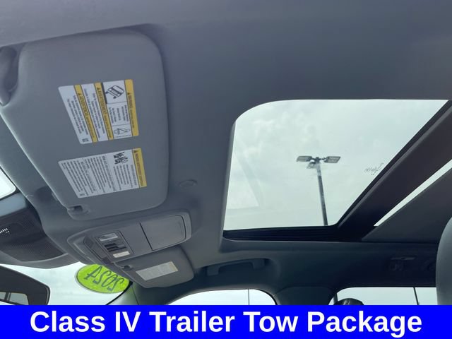 Used 2024 Ford Explorer XLT w/ Equipment Group 202A AWD/4WD image 17