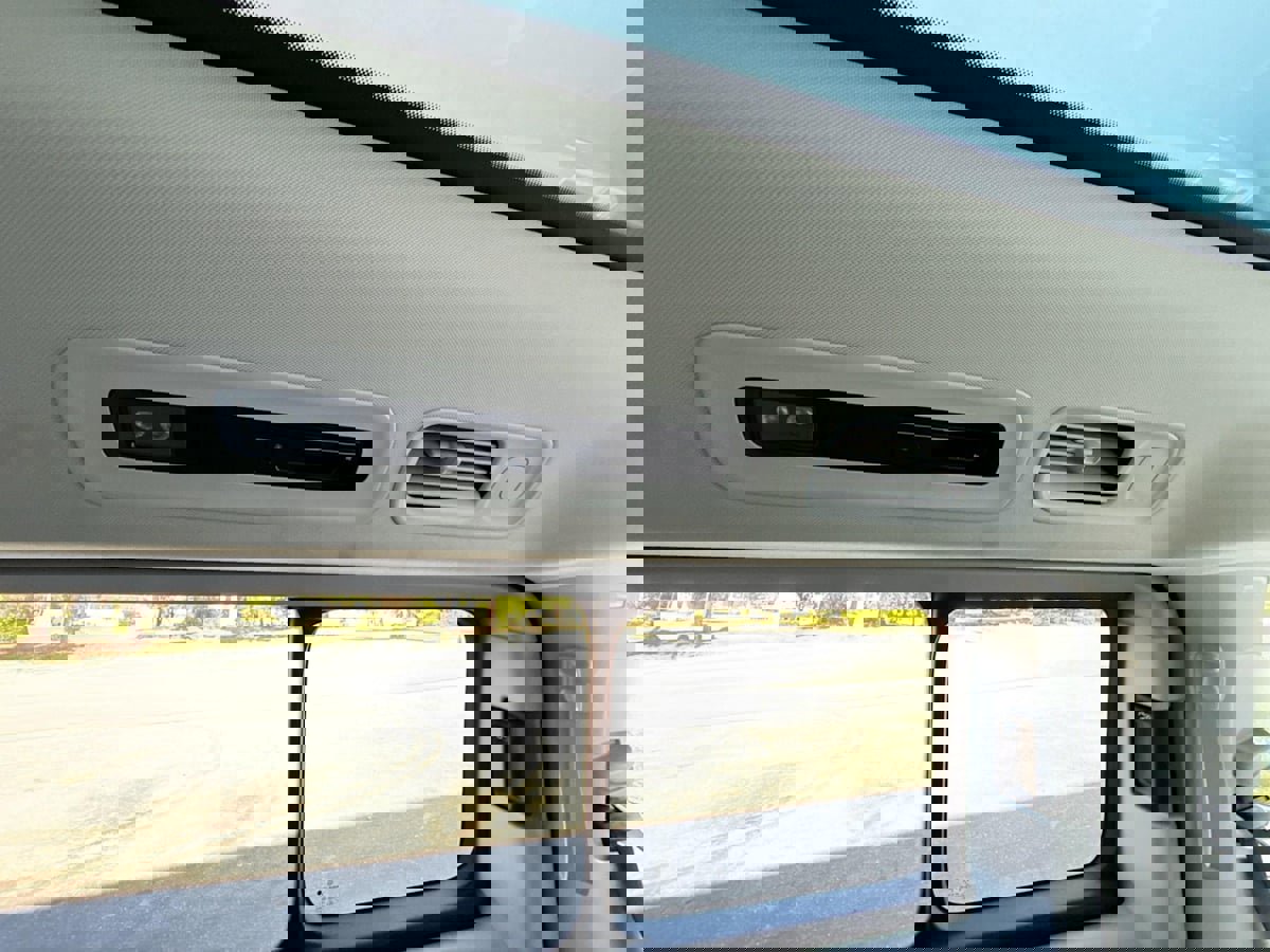Used 2025 Volkswagen ID. Buzz 1st Edition image 27