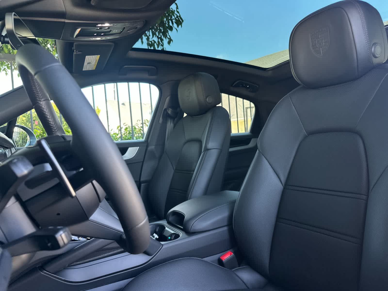 New 2026 Porsche Cayenne Coupe AWD/4WD image 5