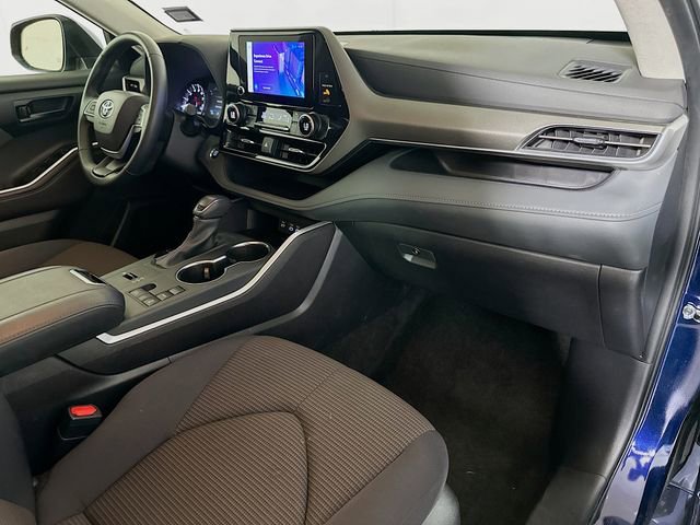 Certified 2025 Toyota Highlander LE image 29