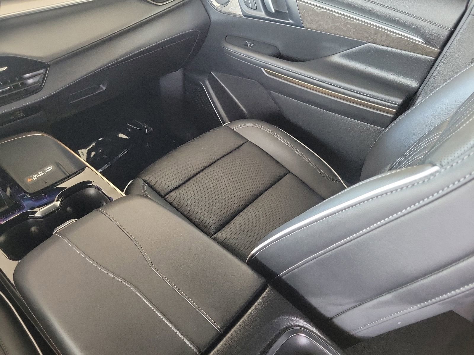Used 2026 Buick Enclave Avenir FWD image 17