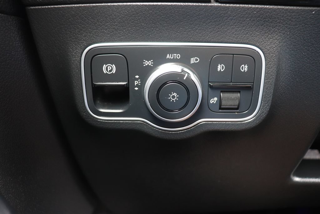 Used 2025 Mercedes-Benz GLA 250 image 27