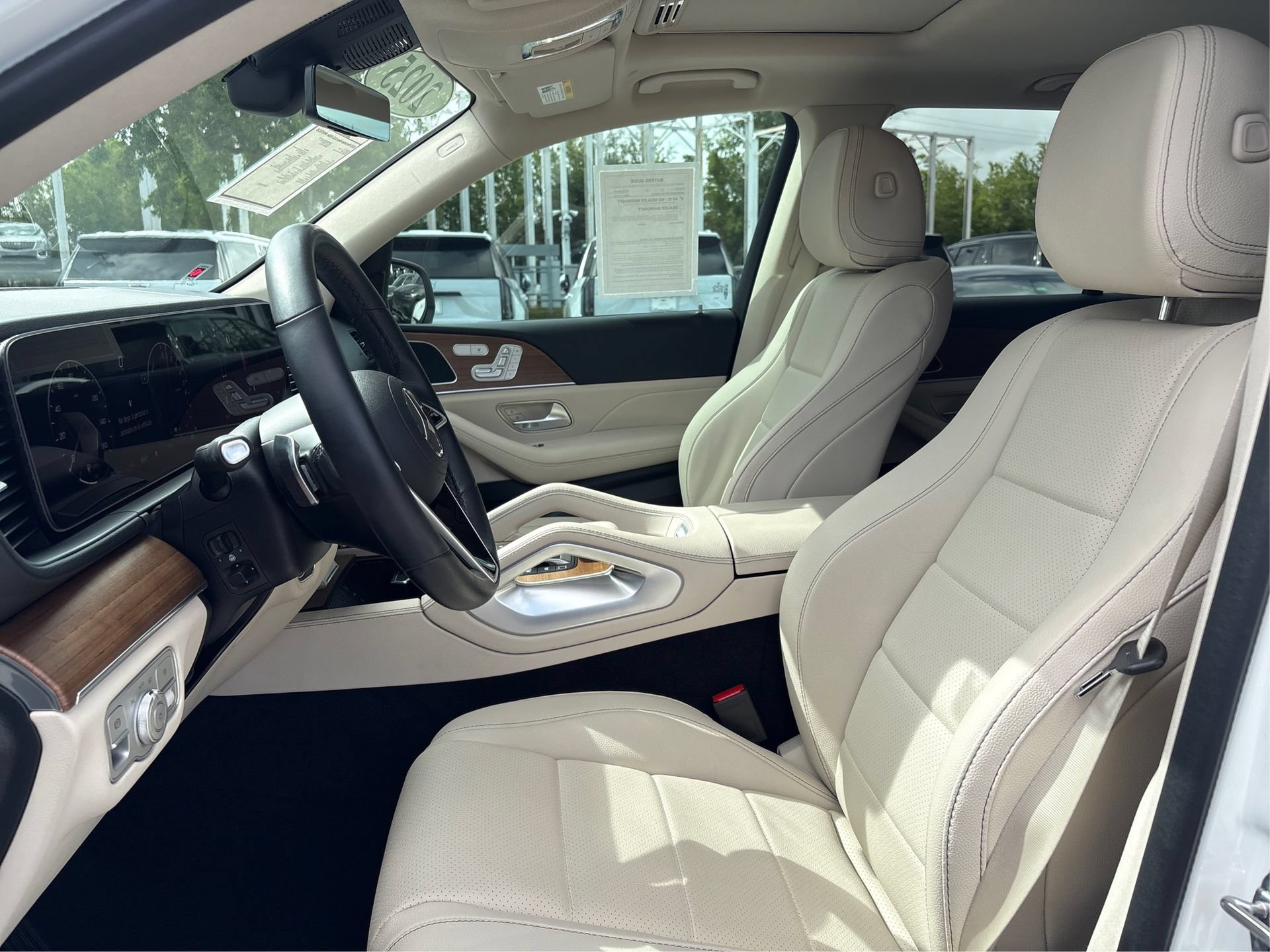 Used 2025 Mercedes-Benz GLE 450e 4MATIC image 9
