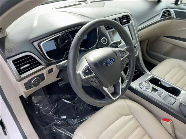 Used 2017 Ford Fusion SE w/ Fusion SE Technology Package image 10