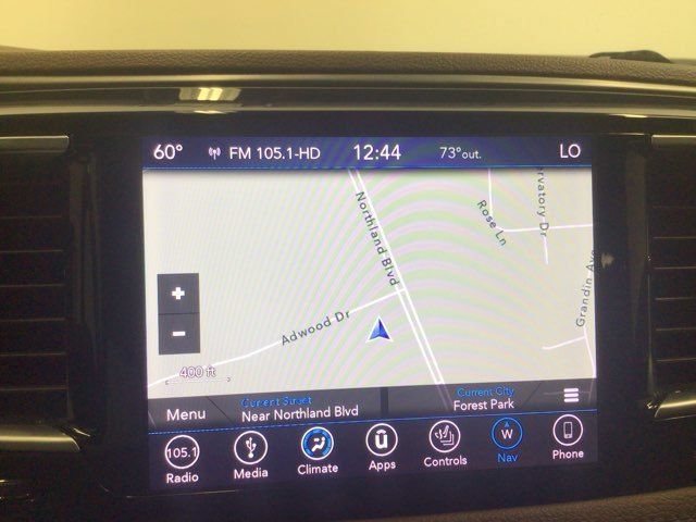 Used 2018 Chrysler Pacifica Limited w/ Tire & Wheel Group FWD image 18