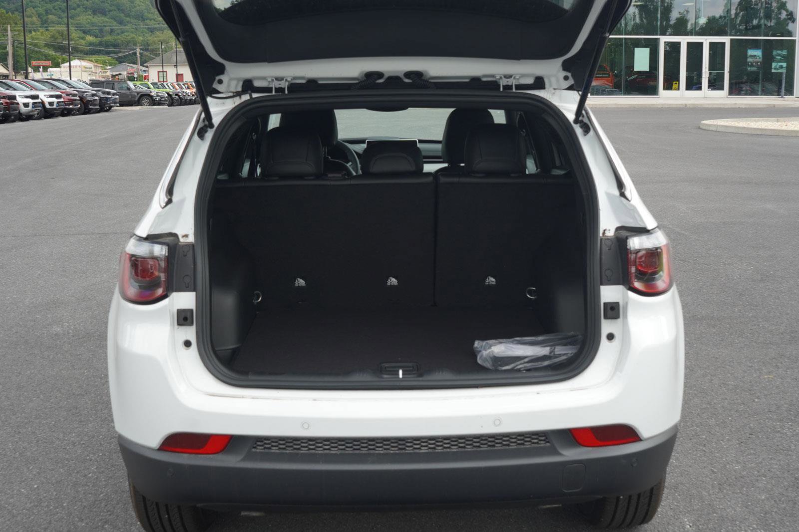 New 2025 Jeep Compass Limited image 5