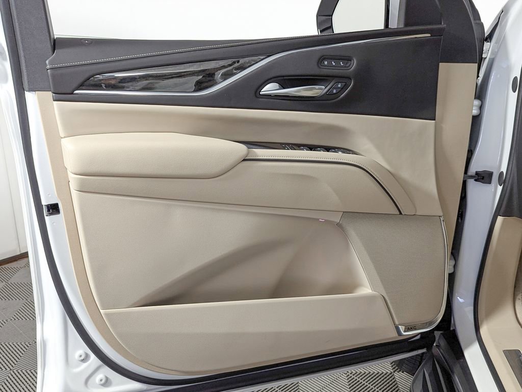 Used 2024 Cadillac Escalade Premium Luxury image 12