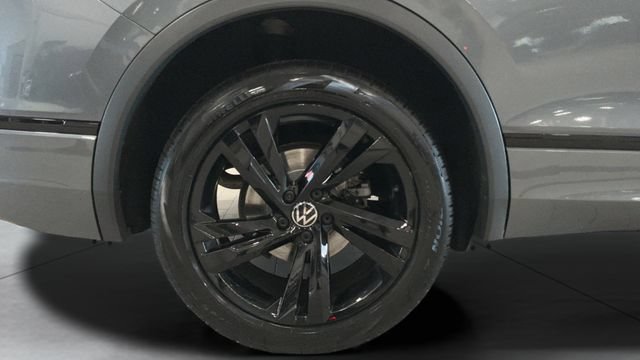 Certified 2024 Volkswagen Tiguan SE R-Line AWD/4WD image 26