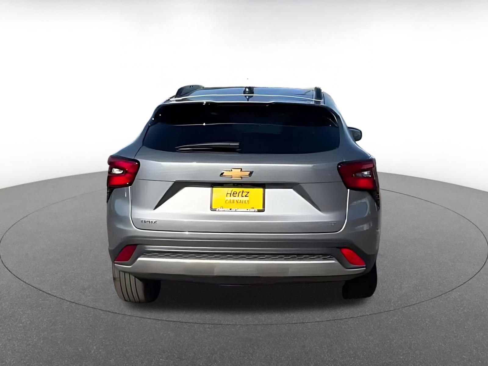 Used 2025 Chevrolet Trax LT FWD image 12