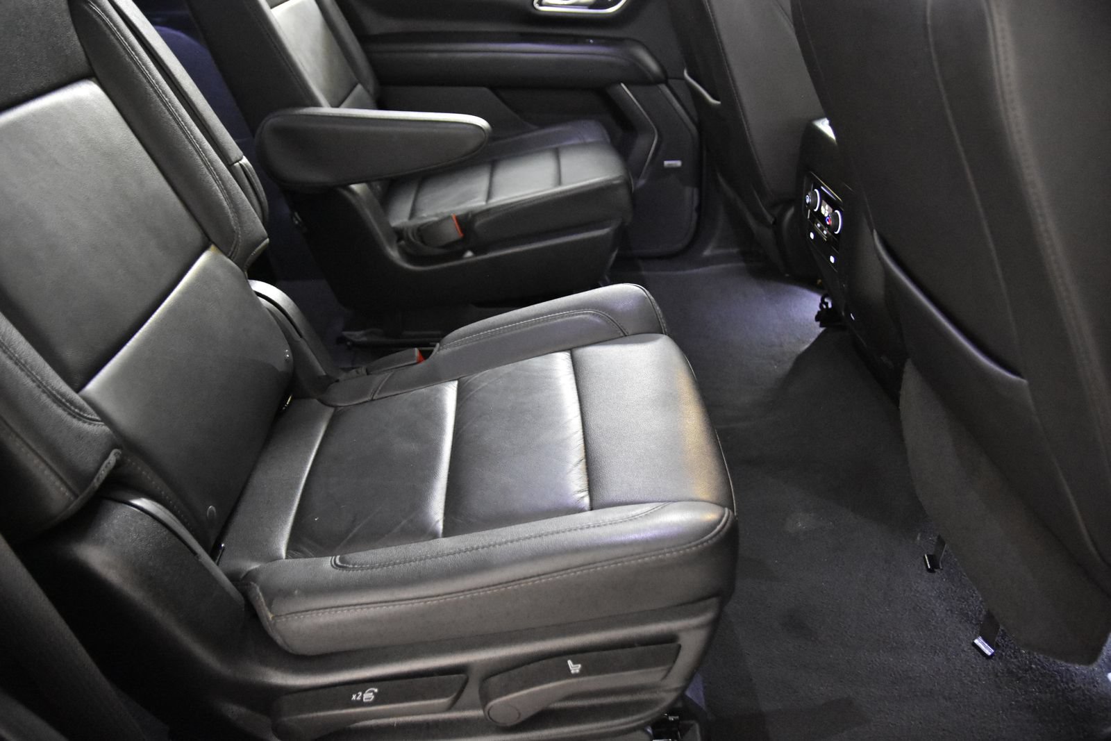 Used 2024 Chevrolet Tahoe LT RWD image 34