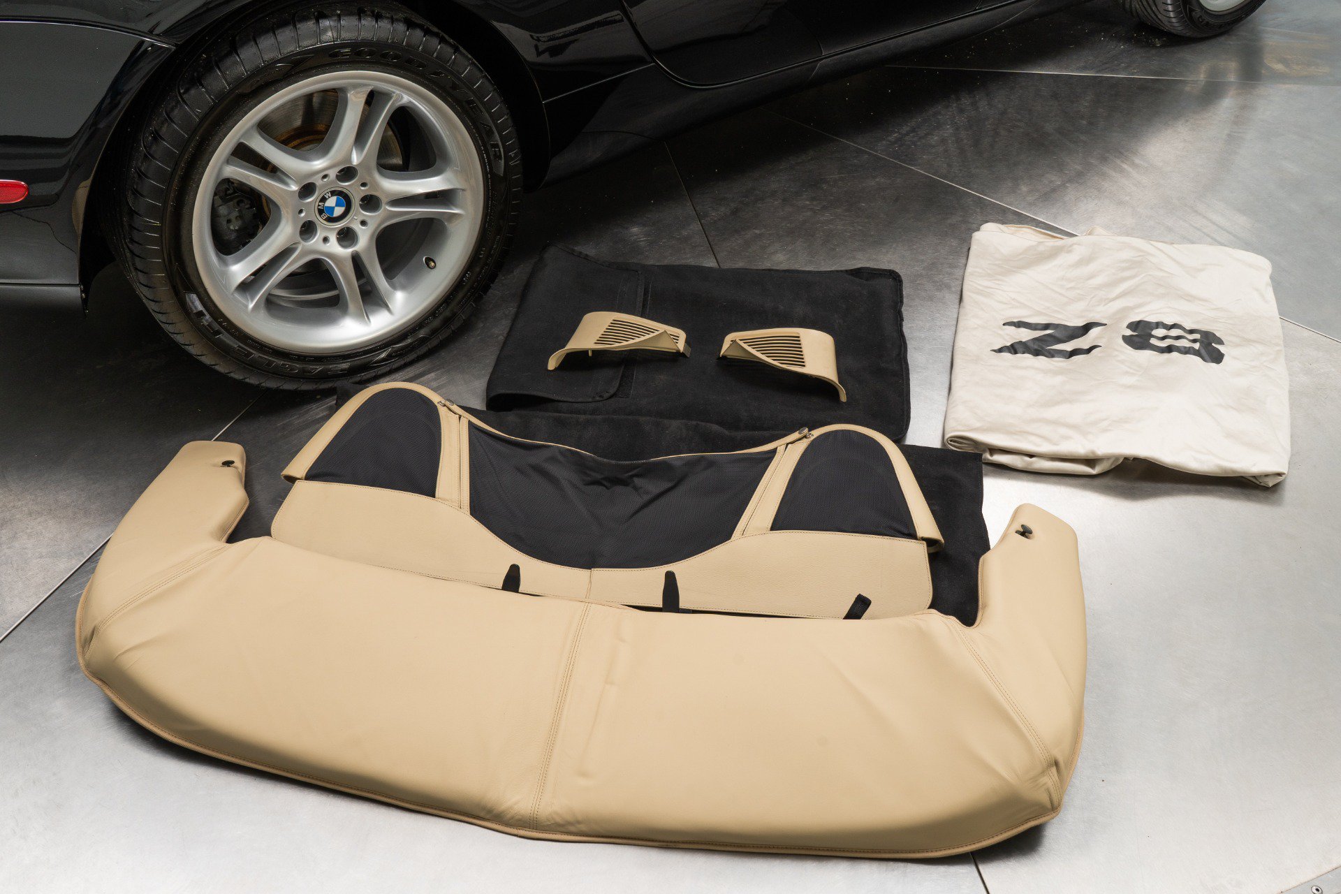 Used 2001 BMW Z8 RWD image 28