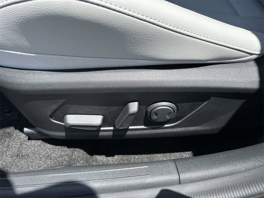 New 2025 Hyundai Elantra Limited image 22