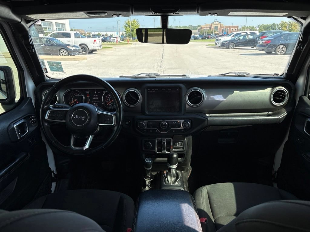 Used 2018 Jeep Wrangler Unlimited Sahara w/ Uconnect 4C Nav & Sound Group AWD/4WD image 18