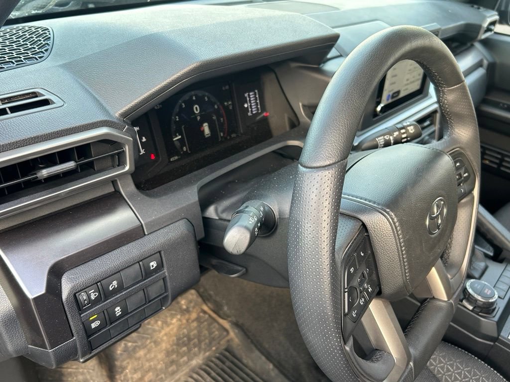 Used 2026 Toyota 4Runner SR5 AWD/4WD image 18