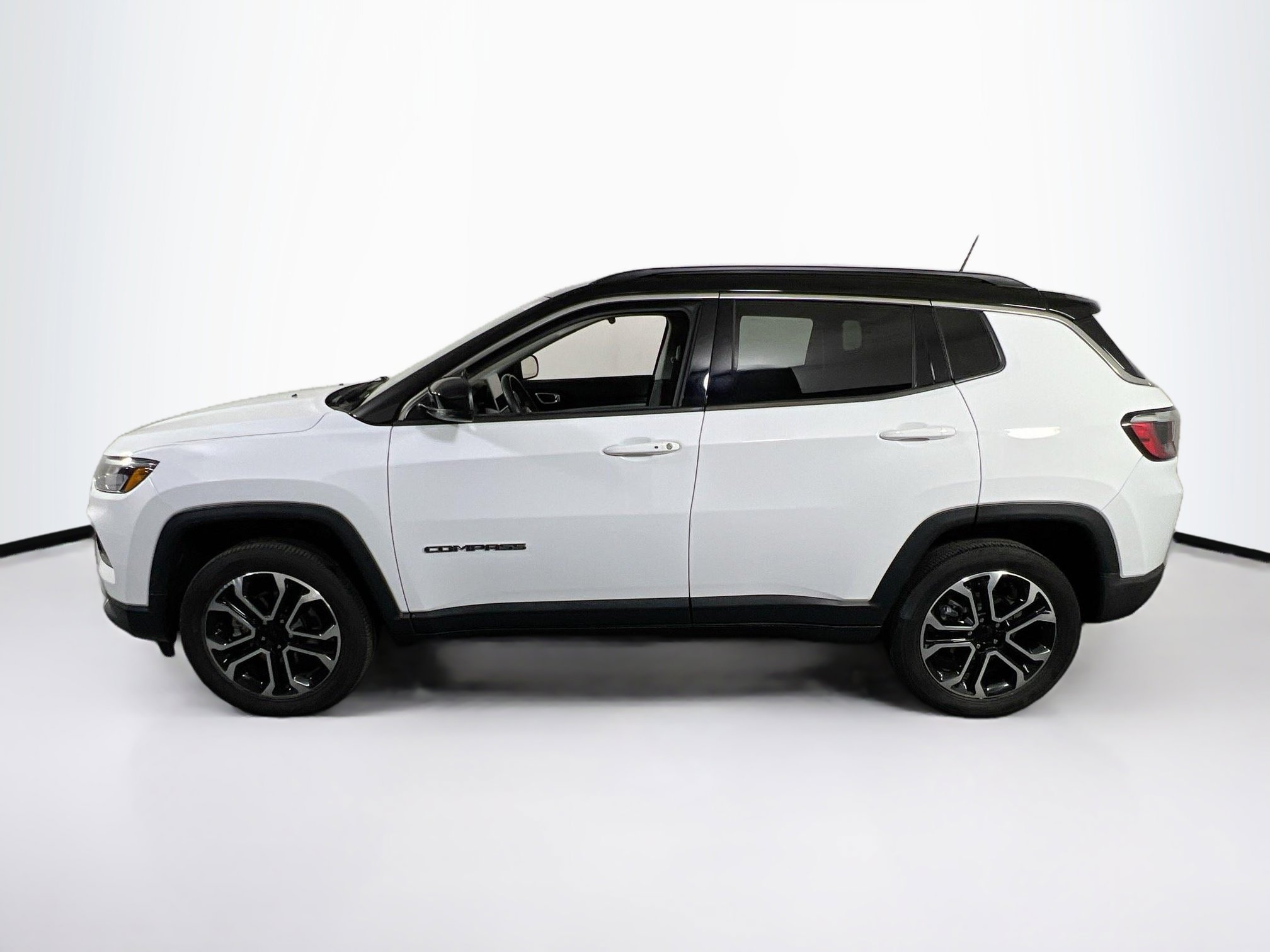 Used 2022 Jeep Compass Limited w/ Sun and Sound Group image 8