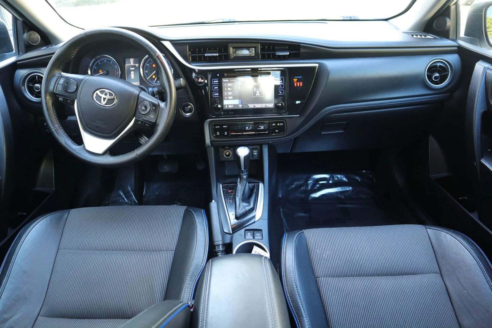 Used 2018 Toyota Corolla SE w/ SE Premium Package FWD image 21