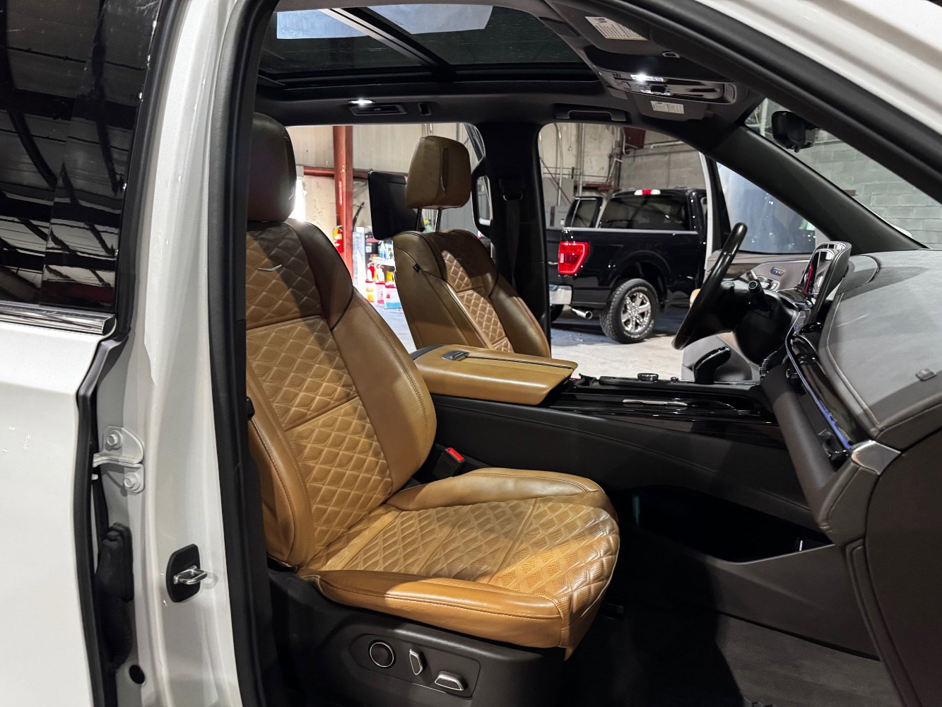 Used 2021 Cadillac Escalade ESV Premium Luxury image 27
