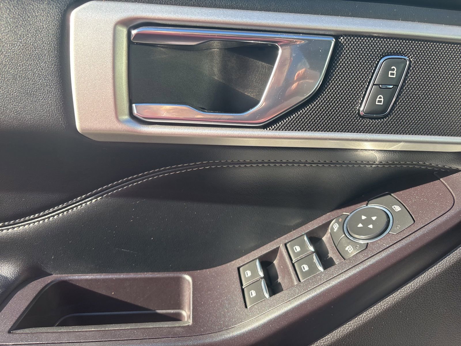 Used 2020 Ford Explorer XLT w/ Equipment Group 202A image 29