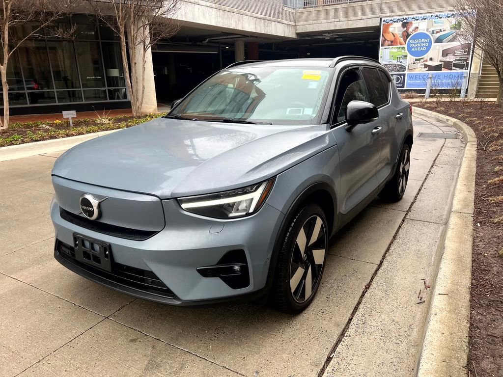 Used 2023 Volvo XC40 Recharge Ultimate image 1
