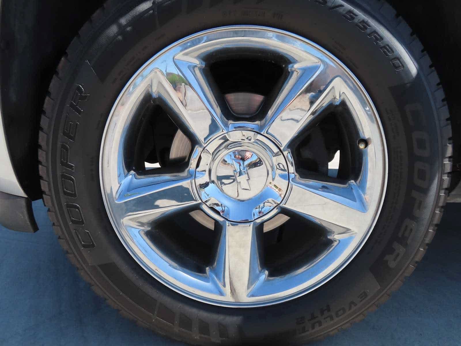 Used 2012 Chevrolet Avalanche LTZ AWD/4WD image 5