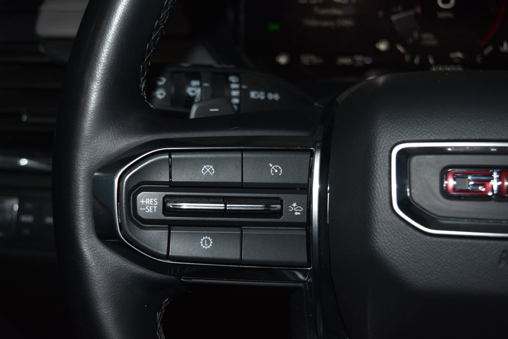 Used 2024 GMC Acadia Elevation AWD/4WD image 9