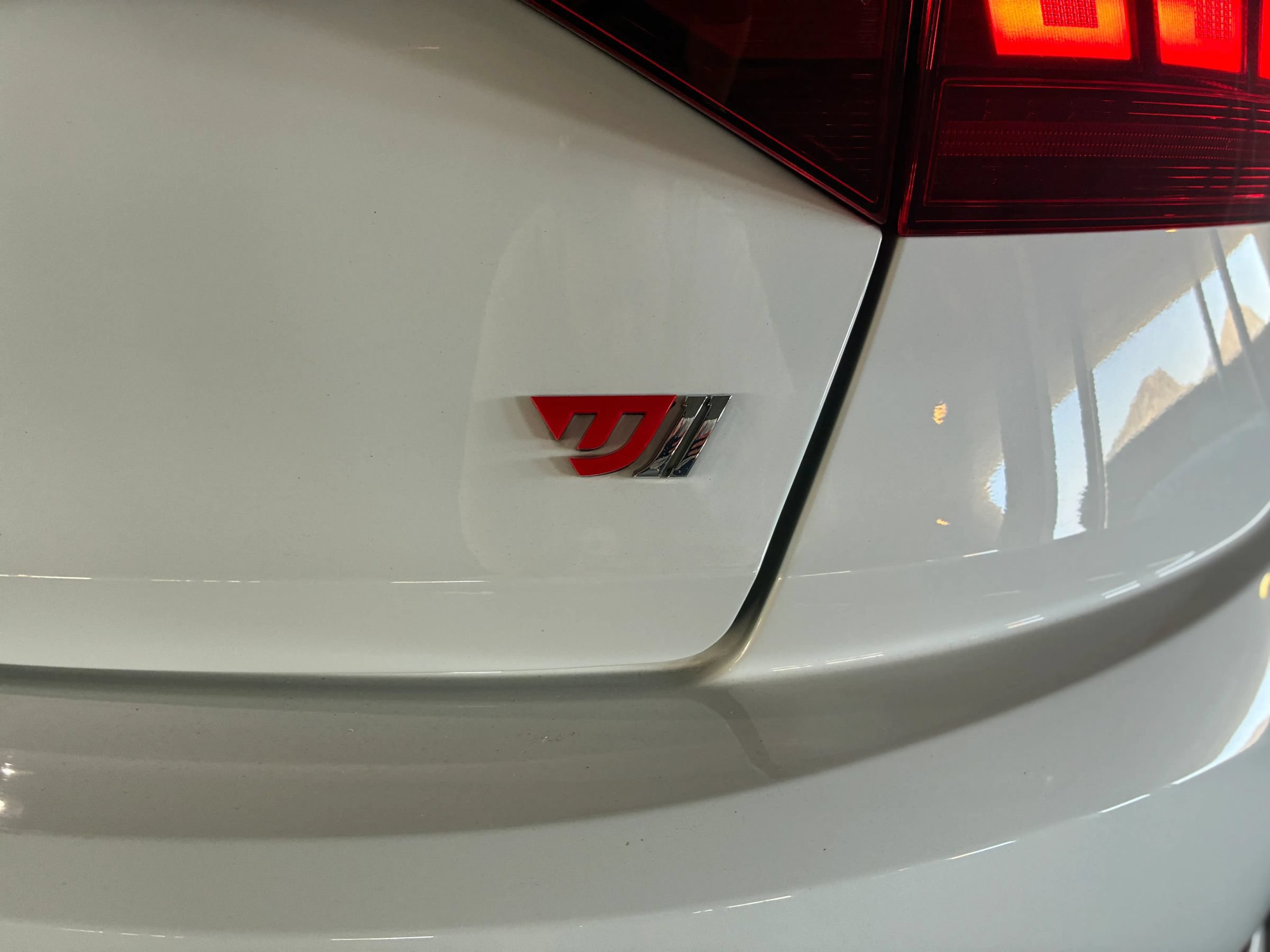 Used 2020 Volkswagen Jetta R-Line w/ R-Line Cold Weather Package FWD image 9