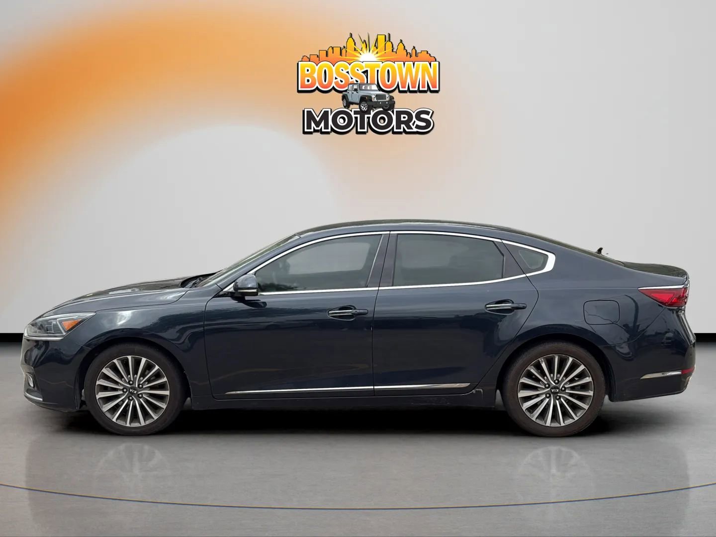 Used 2017 Kia Cadenza Premium FWD image 3