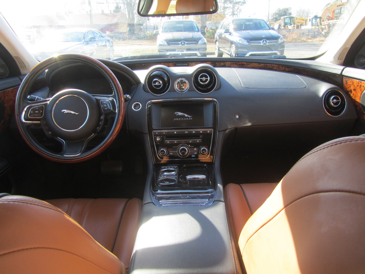 Used 2017 Jaguar XJ R-Sport image 14