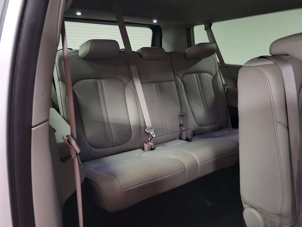 Used 2024 Jeep Wagoneer L Series II w/ Flexible Seating Group AWD/4WD image 24