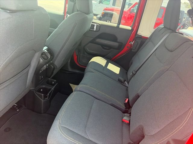 Used 2025 Jeep Wrangler Unlimited Sahara AWD/4WD image 11