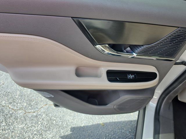 Used 2021 Lincoln Corsair FWD image 11