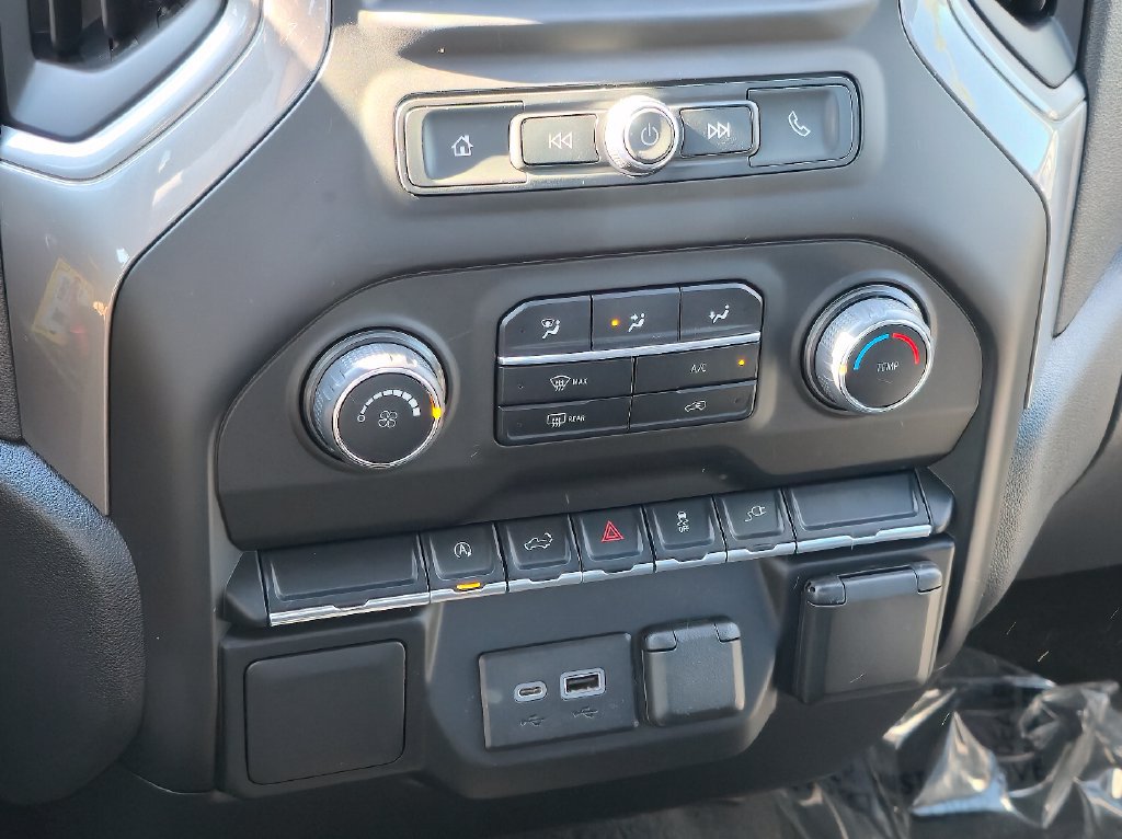 Certified 2022 Chevrolet Silverado 1500 Custom AWD/4WD image 17