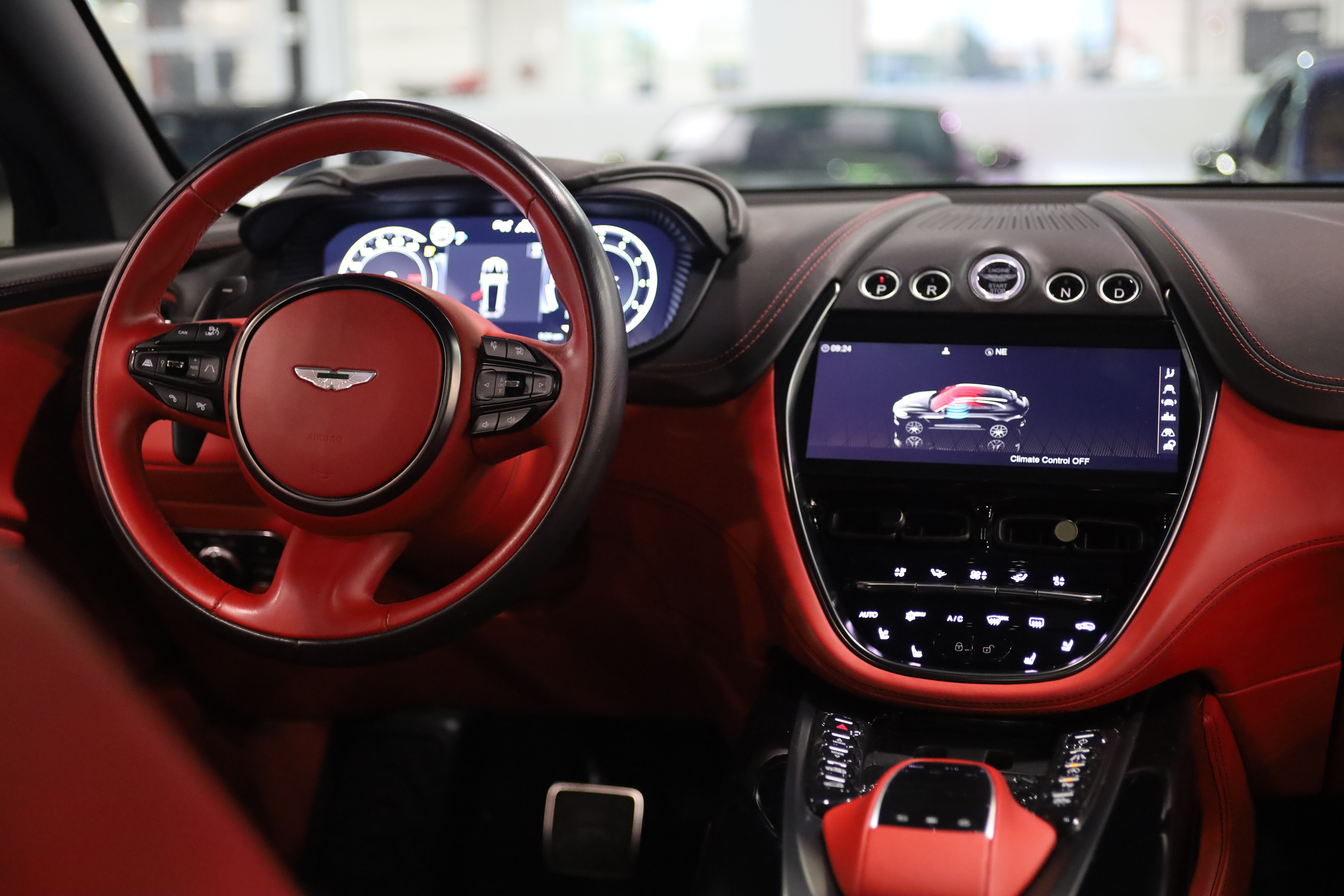 Used 2022 Aston Martin DBX AWD/4WD image 32