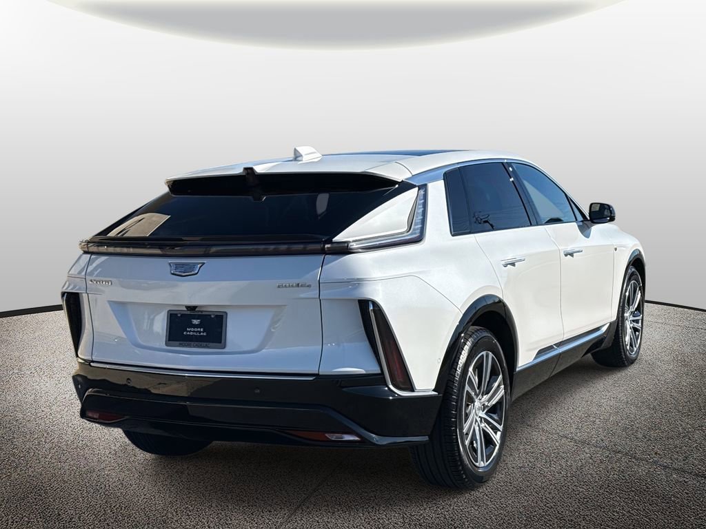 New 2025 Cadillac Lyriq Luxury AWD/4WD image 2
