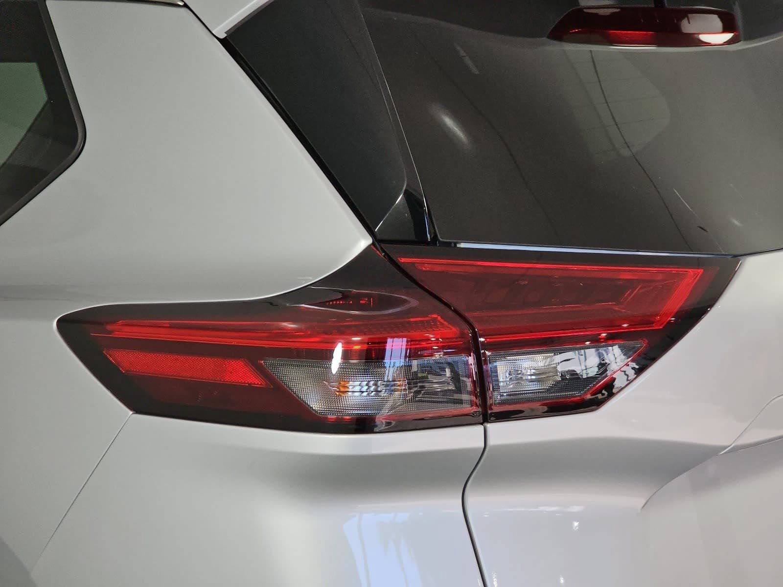 Used 2021 Nissan Rogue SV FWD image 29