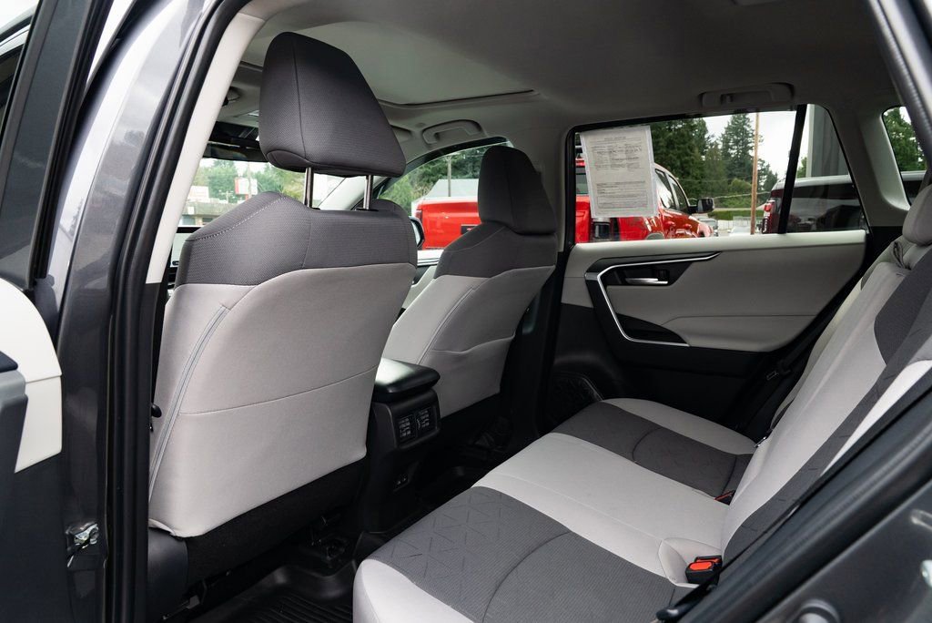 Used 2025 Toyota RAV4 XLE w/ Convenience Package image 21