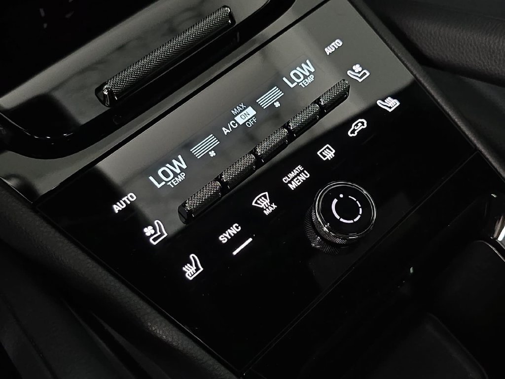 Certified 2026 Porsche Cayenne AWD/4WD image 19
