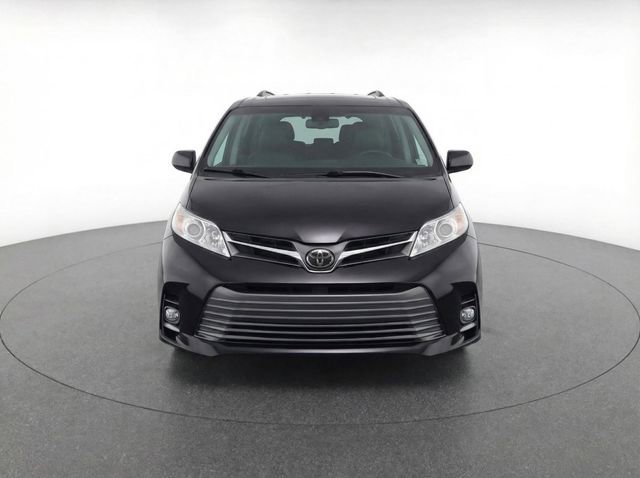 Used 2019 Toyota Sienna XLE w/ XLE Navigation Package FWD image 2