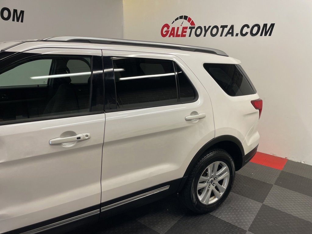 Used 2019 Ford Explorer XLT image 5