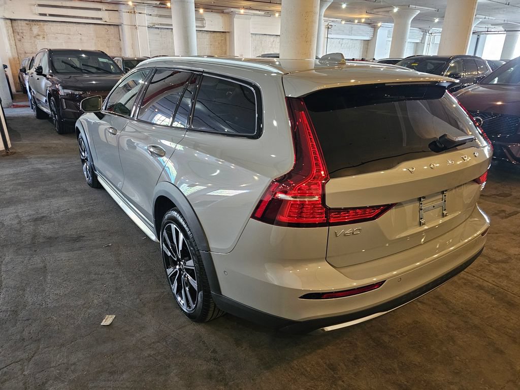 Certified 2025 Volvo V60 B5 Cross Country Ultra AWD/4WD image 2