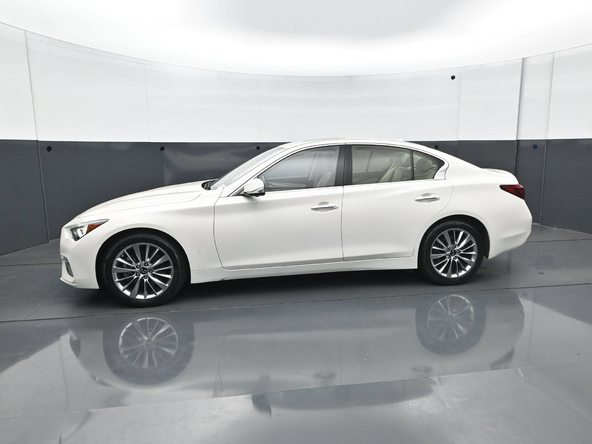 Used 2024 INFINITI Q50 Luxe AWD/4WD image 3