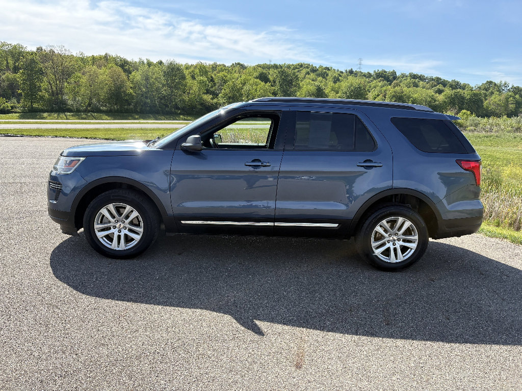 Used 2018 Ford Explorer XLT AWD/4WD image 2