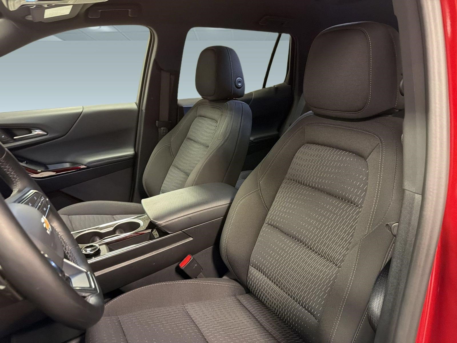 Used 2026 Chevrolet Equinox LT FWD image 5