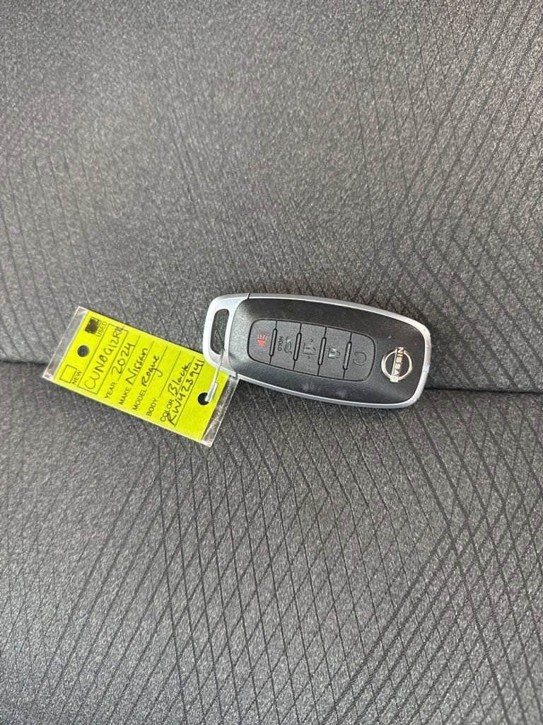 Used 2024 Nissan Rogue SV image 50