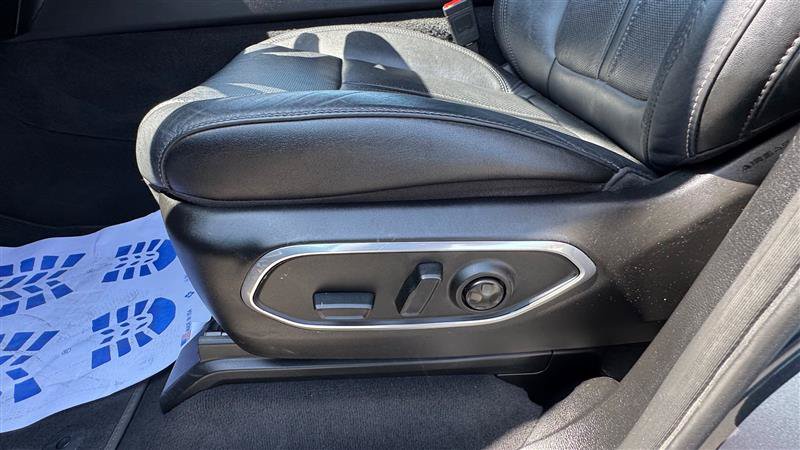 Used 2024 Jeep Wagoneer L Series II w/ Flexible Seating Group RWD image 37