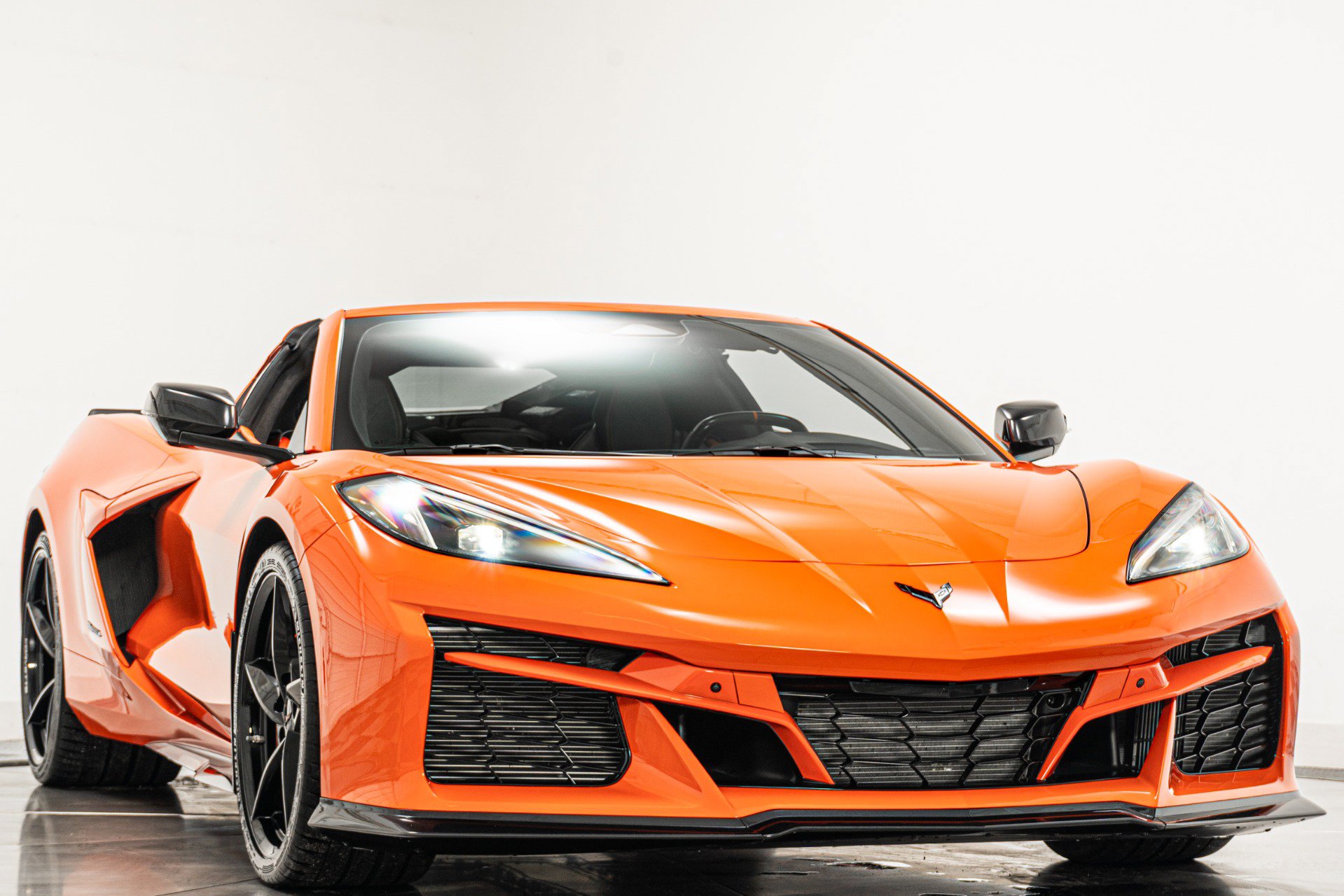 Used 2025 Chevrolet Corvette E-Ray AWD/4WD image 4