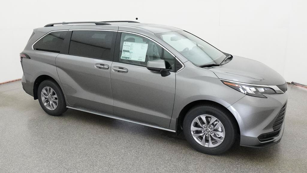 New 2026 Toyota Sienna LE FWD image 15